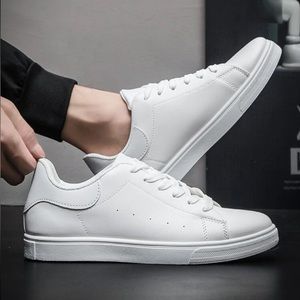 New in box never worn Unisex White sneakers Lace up